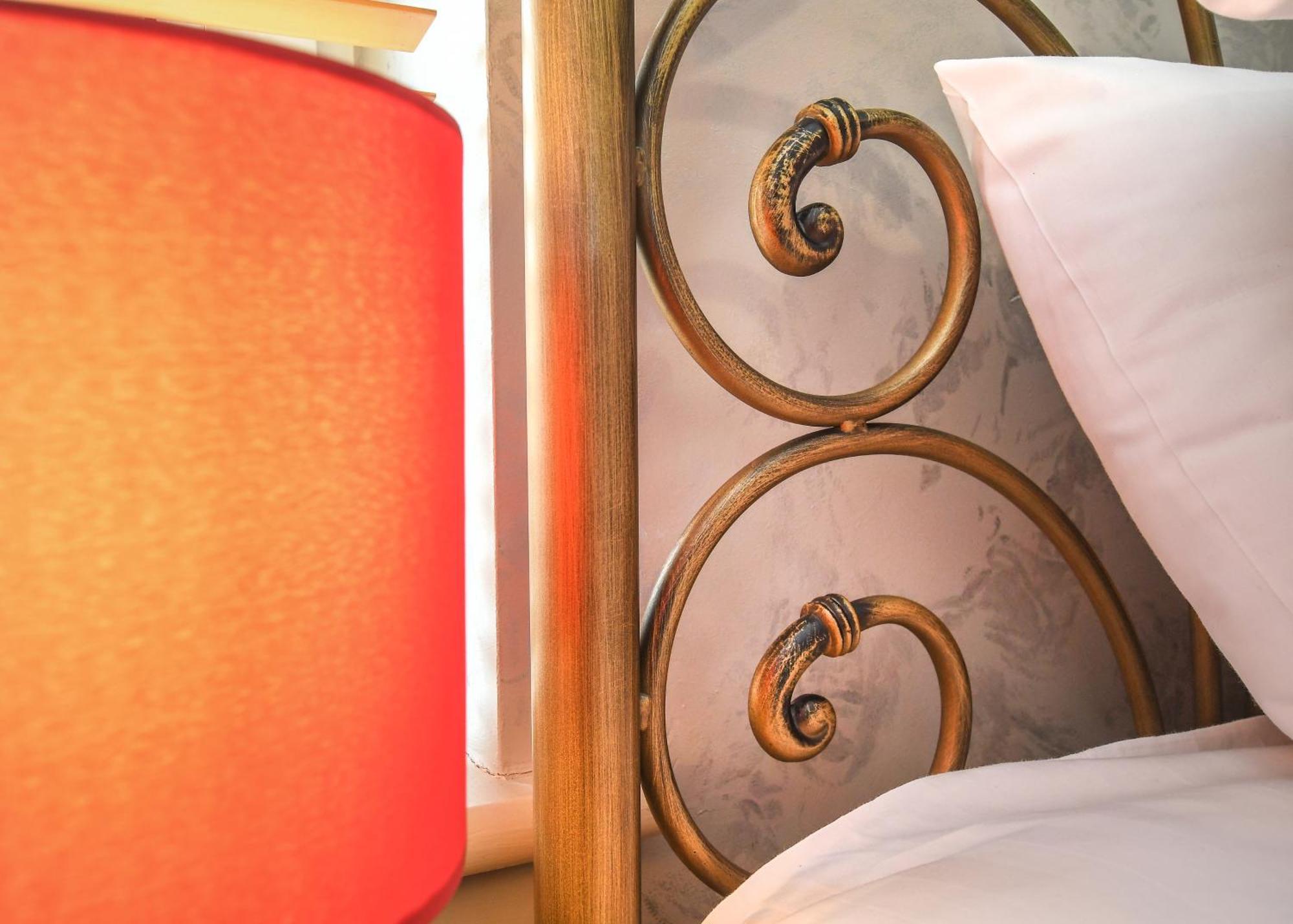 The Queens Hotel & Victoria Cloisters Apartments — Photos 2